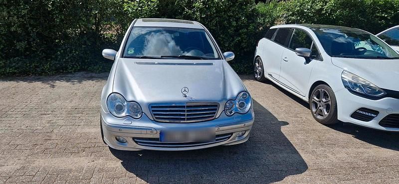 Silber Gebraucht 2004 Mercedes C200 Limousine | 2.800 € (Superpreis) - Bild 1/4
