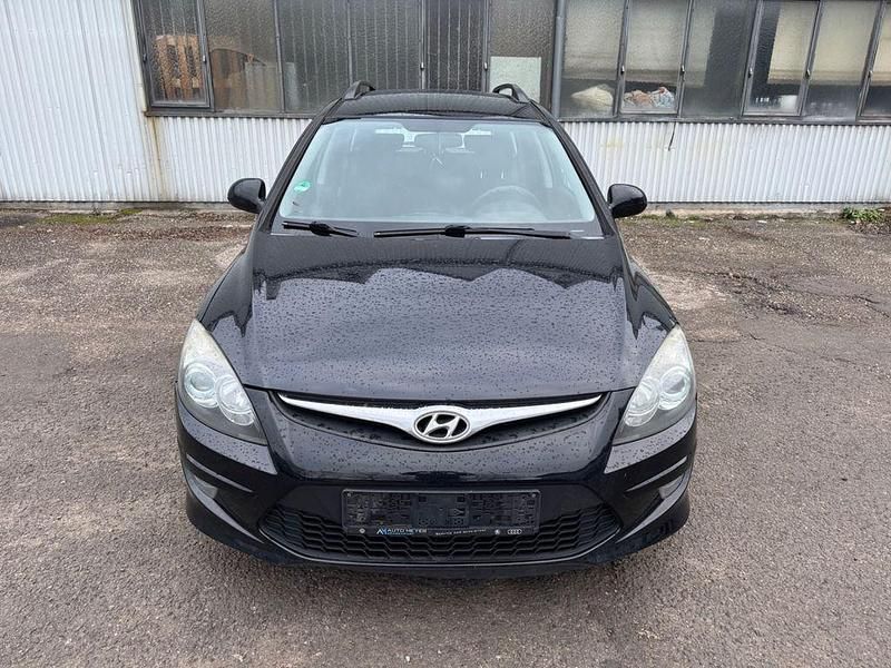 Gebraucht Hyundai i30 128 PS (94 kW) 2011 Schwarz Kombi