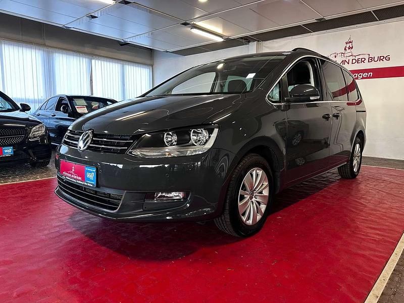 Gebraucht VW Sharan Comfortline 150 PS (110 kW) 2018 Grau Van / Kleinbus