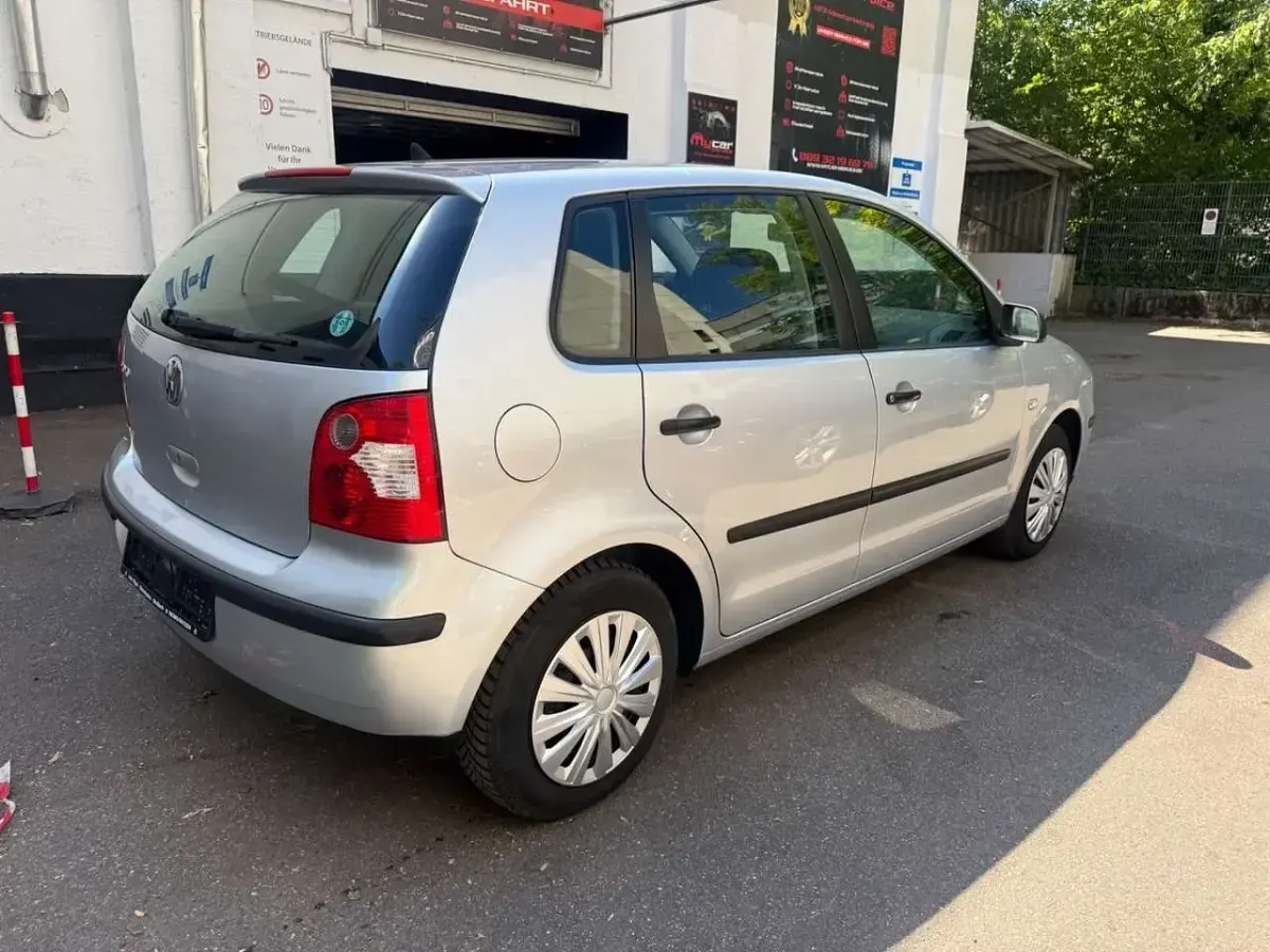 Gebraucht VW Polo Comfortline 54 PS (39 kW) 2004 Silber Kleinwagen