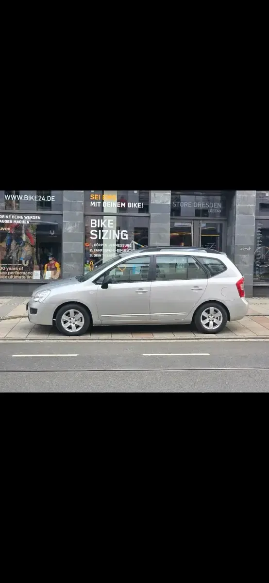 Gebraucht Kia Carens 132 PS (97 kW) 2010 Van / Kleinbus