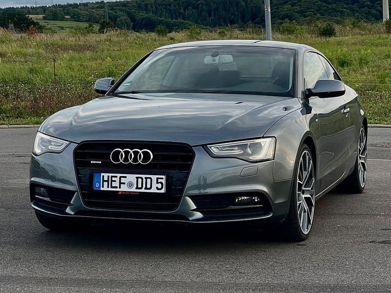 Grau Gebraucht 2012 Audi A5 Comfort Coupé | 9.900 € (Guter Preis) - Bild 1/4