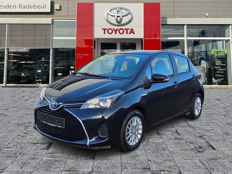 Gebraucht Toyota Yaris Hybrid Plus 101 PS (74 kW) 2015 Mysticschwarz mica Kleinwagen