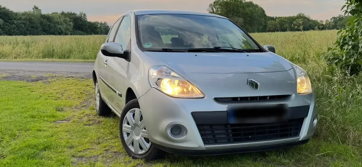 Gebraucht Renault Clio II Expression 101 PS (74 kW) 2010 Grau Limousine