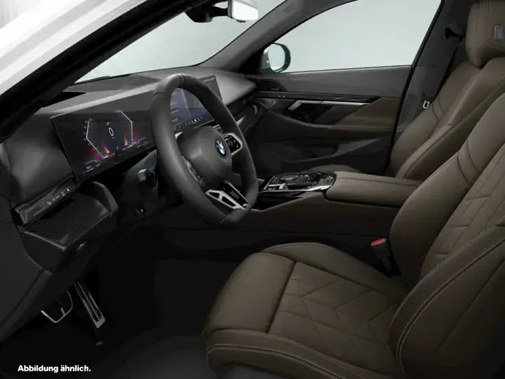Gebraucht BMW 520 M Sport 208 PS (152 kW) 2025 Mineralweiß metallic Kombi