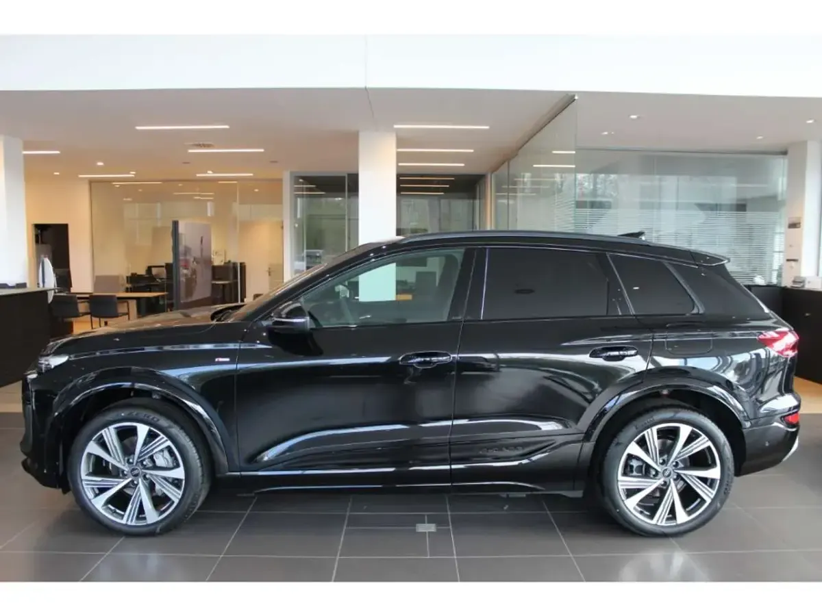 Neu Audi Q6 e-tron S-Line 225 kW (306 PS) 2026 Mythosschwarz metallic SUV