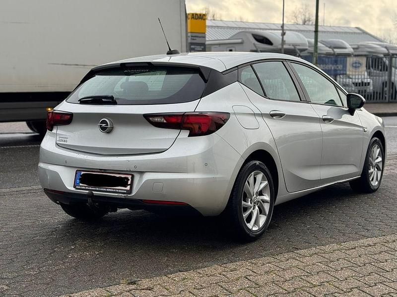 Gebraucht Opel Astra Basis 105 PS (77 kW) 2020 Silber Limousine