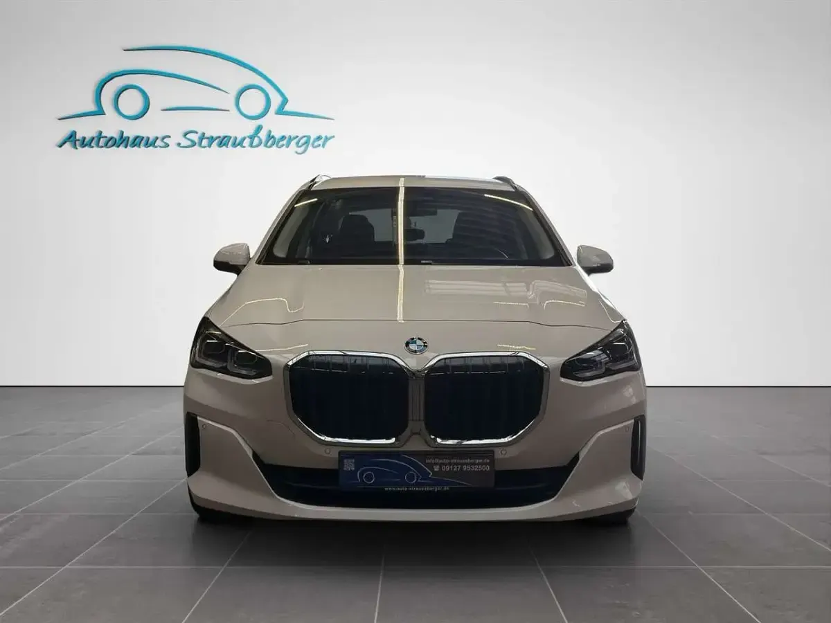 Gebraucht BMW 218 150 PS (110 kW) 2024 Alpinweiss iii Van / Kleinbus