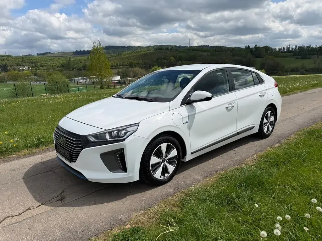Gebraucht Hyundai Ioniq Style 141 PS (103 kW) 2019 Weiß Kleinwagen