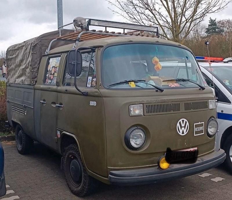 Grün Gebraucht 1979 VW T2 Van | 18.500 € - Bild 1/4