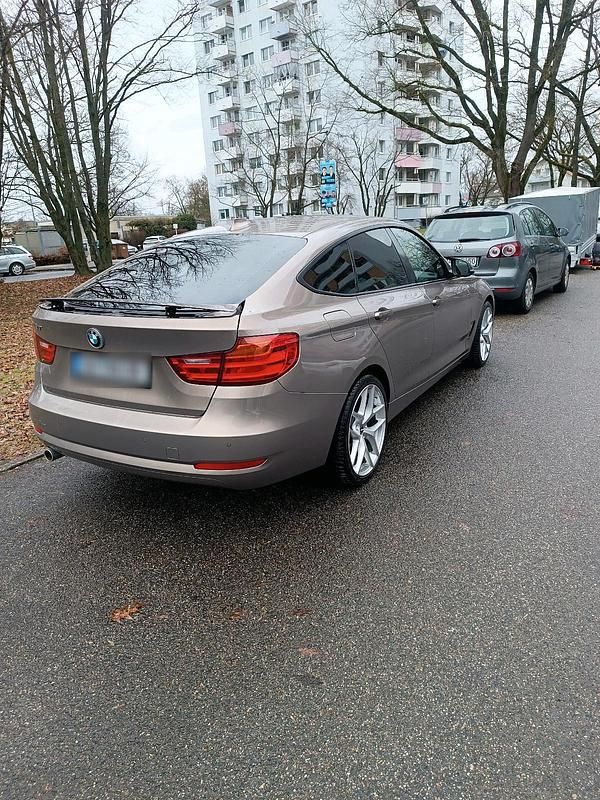 Gebraucht BMW 318 143 PS (105 kW) 2013 Gold Limousine