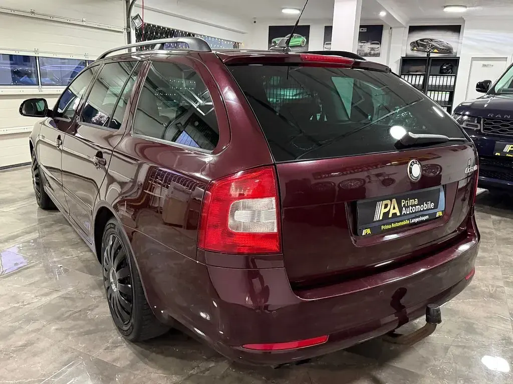 Gebraucht Skoda Octavia Elegance 160 PS (117 kW) 2011 Rot Kombi