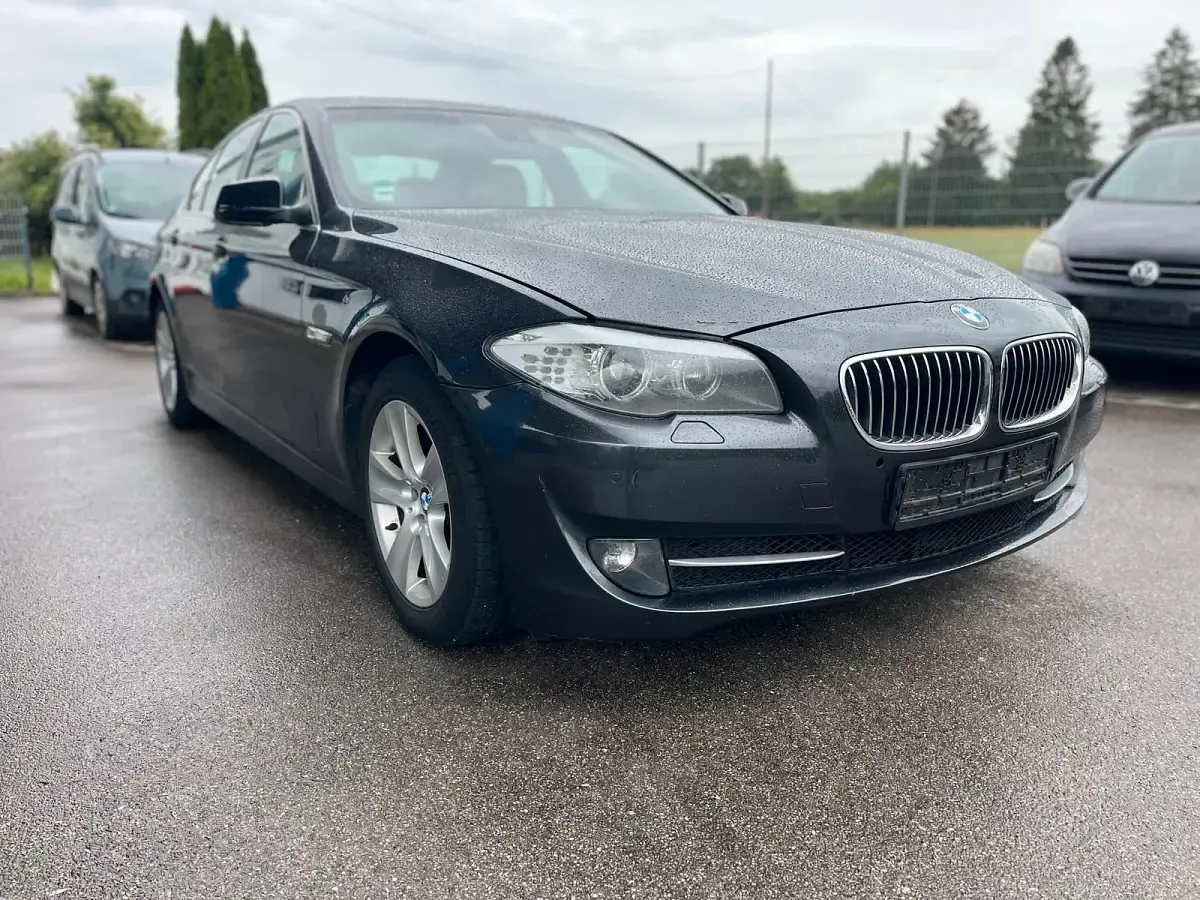 Gebraucht BMW 523 204 PS (150 kW) 2010 Schwarz Limousine