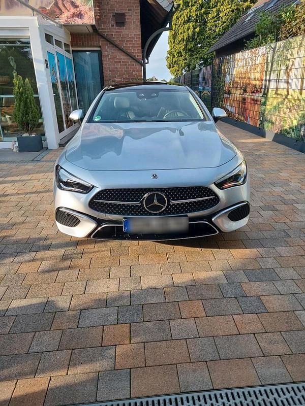 Silber Gebraucht 2024 Mercedes 200 Coupé | 51.400 € - Bild 1/4