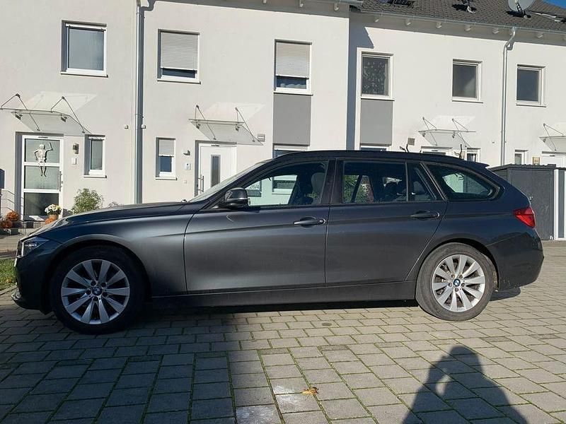 Gebraucht BMW 318 136 PS (100 kW) 2016 Grau Kombi
