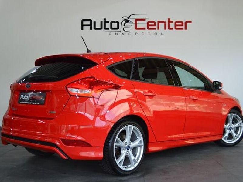 Gebraucht Ford Focus ST-Line 140 PS (102 kW) 2018 Rot Limousine