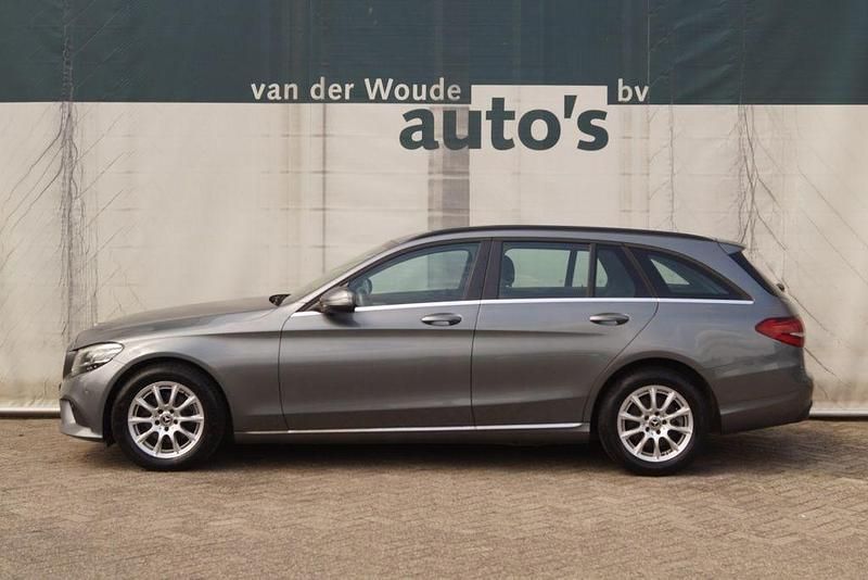Grau Gebraucht 2019 Mercedes C180 Business Kombi | 18.400 € (Teuer) - Bild 1/4