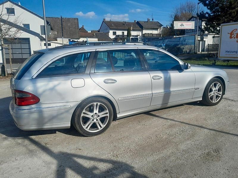 Gebraucht Mercedes E220 Avantgarde 170 PS (125 kW) 2008 Silber Kombi