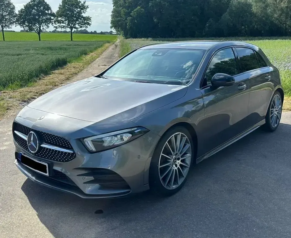 Gebraucht Mercedes A200 AMG line 163 PS (119 kW) 2019 Grau Limousine