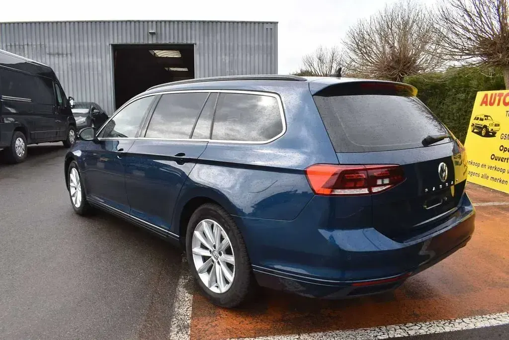 Gebraucht VW Passat Highline 150 PS (110 kW) 2019 Blau Limousine