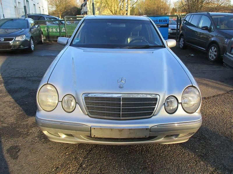 Gebraucht Mercedes E280 204 PS (150 kW) 2002 Brillantsilber  metalliclack Limousine