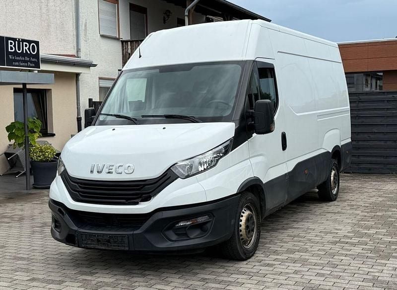 Weiß Gebraucht 2022 Iveco Daily Limousine | 13.900 € - Bild 1/4