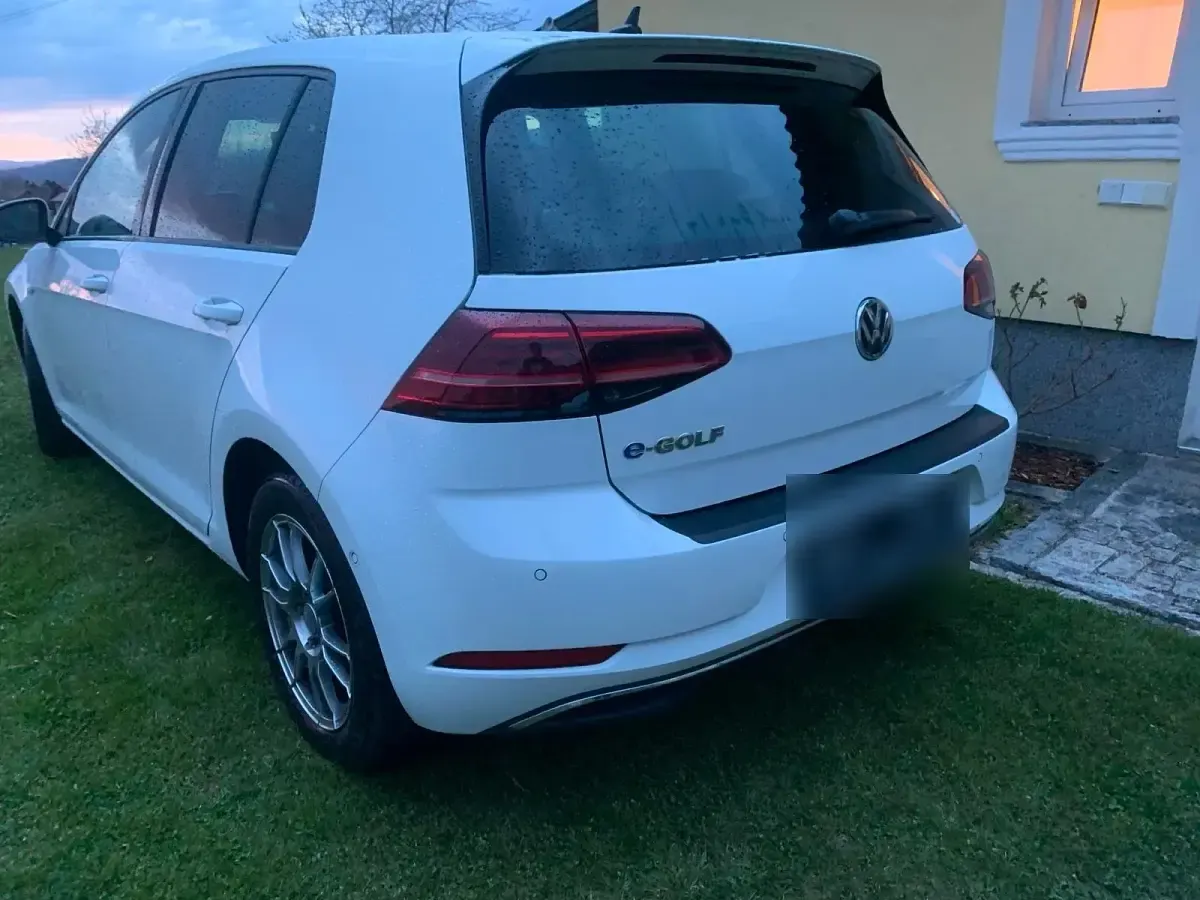 Gebraucht VW e-Golf 100 kW (136 PS) 2018 Weiß Kleinwagen