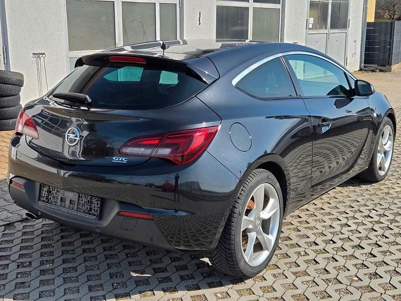 Gebraucht Opel Astra GTC Innovation 140 PS (102 kW) 2012 Schwarz Limousine