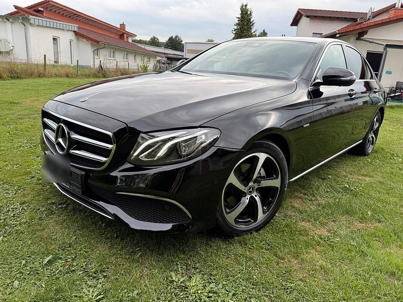 Schwarz Gebraucht 2019 Mercedes E200 Style Limousine | 22.990 € (Fairer Preis) - Bild 1/4