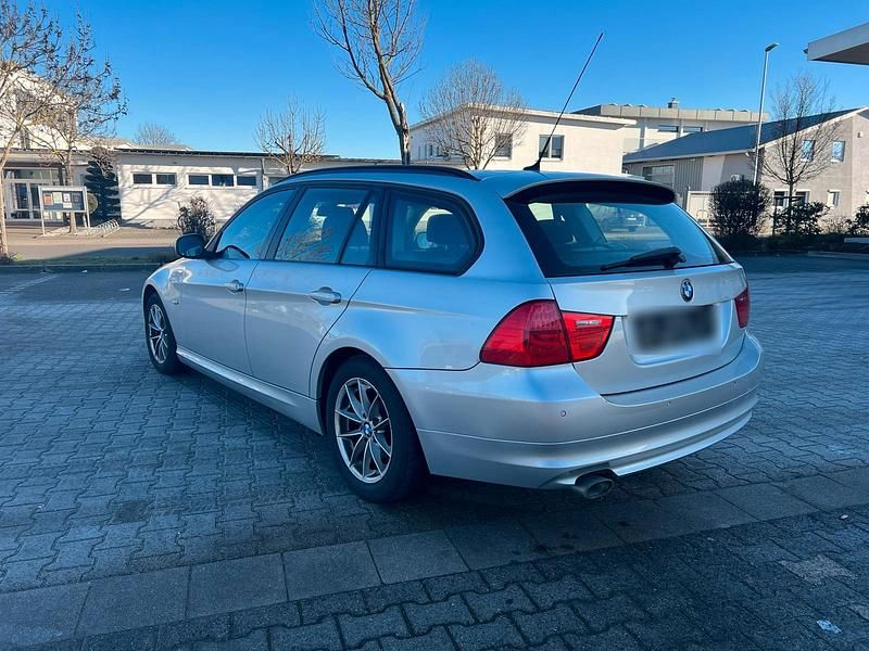 Gebraucht BMW 320 184 PS (135 kW) 2012 Grau Kombi