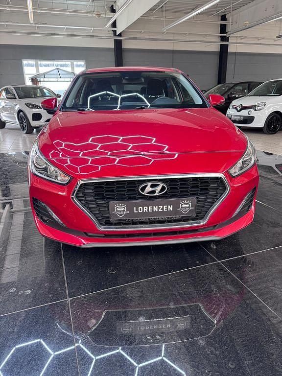 Gebraucht Hyundai i30 120 PS (88 kW) 2020 Rot Kombi