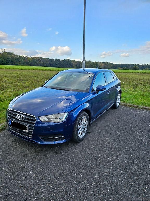 Gebraucht Audi A3 Attraction 110 PS (80 kW) 2014 Blau Limousine