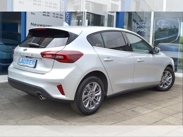 Neu Ford Focus Titanium 125 PS (91 kW) 2025 Silber (moondust silver metallic) Limousine