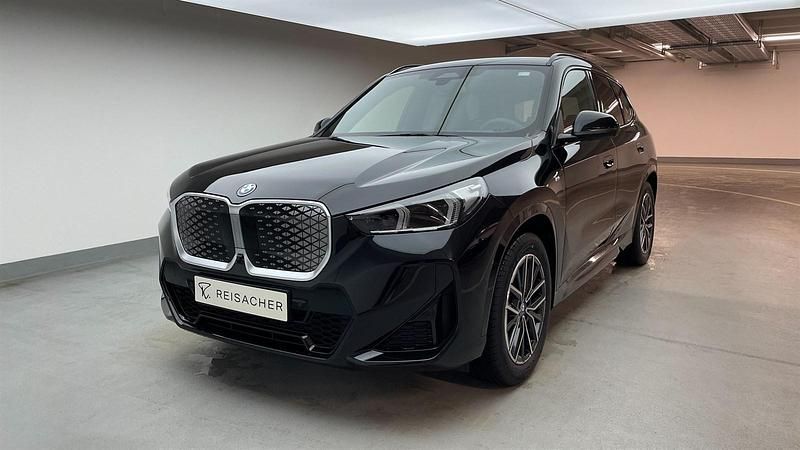 Schwarz Gebraucht 2025 BMW iX1 Performance SUV | 54.990 € (Teuer) - Bild 1/4