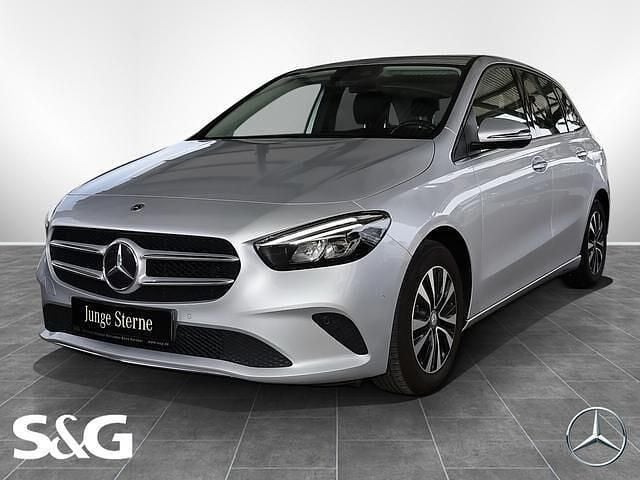 Iridiumsilber metallic Gebraucht 2021 Mercedes B180 Style Van / Kleinbus | 20.890 € (Guter Preis) - Bild 1/4