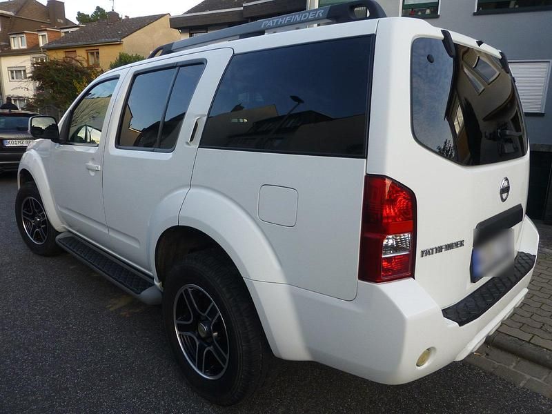Weiß Gebraucht 2011 Nissan Pathfinder SUV | 13.450 € (Fairer Preis) - Bild 1/4