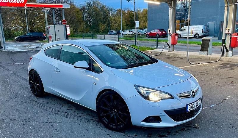 Silber Gebraucht 2011 Opel Astra GTC Edition Limousine | 4.600 € (Fairer Preis) - Bild 1/4