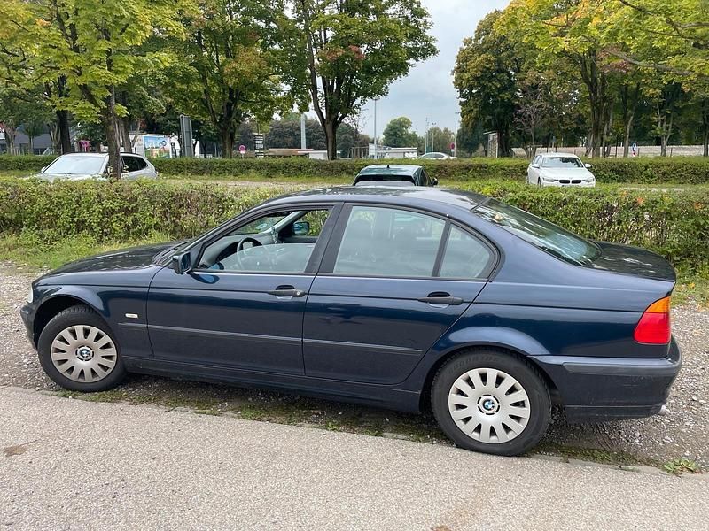 Blau Gebraucht 1999 BMW 316 Limousine | 2.700 € - Bild 1/4