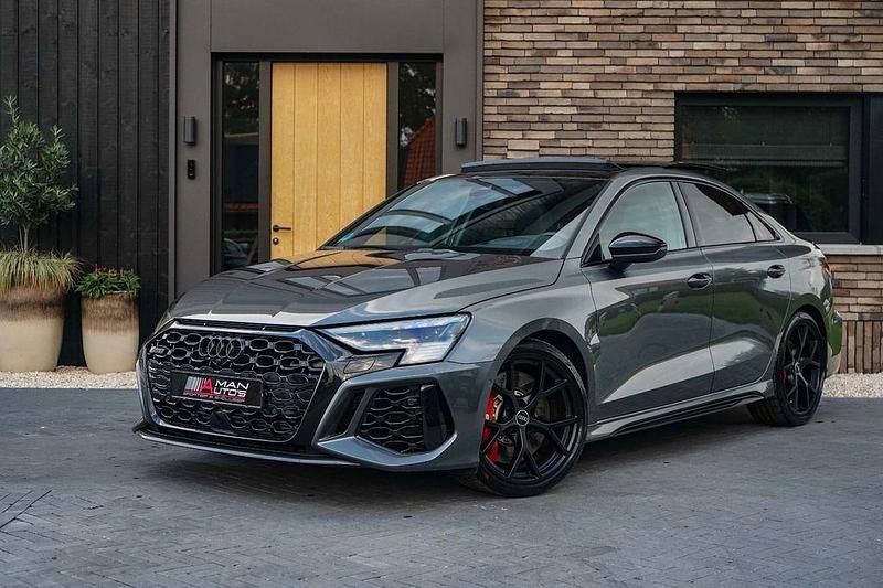 Grau Gebraucht 2021 Audi RS3 Sport Limousine | 52.800 € (Teuer) - Bild 1/4