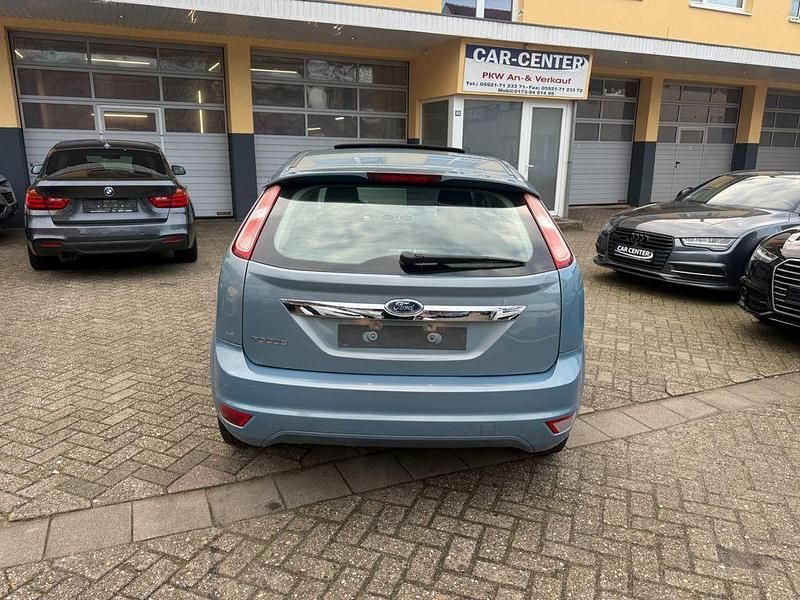 Gebraucht Ford Focus Ghia 101 PS (74 kW) 2008 Grau Limousine