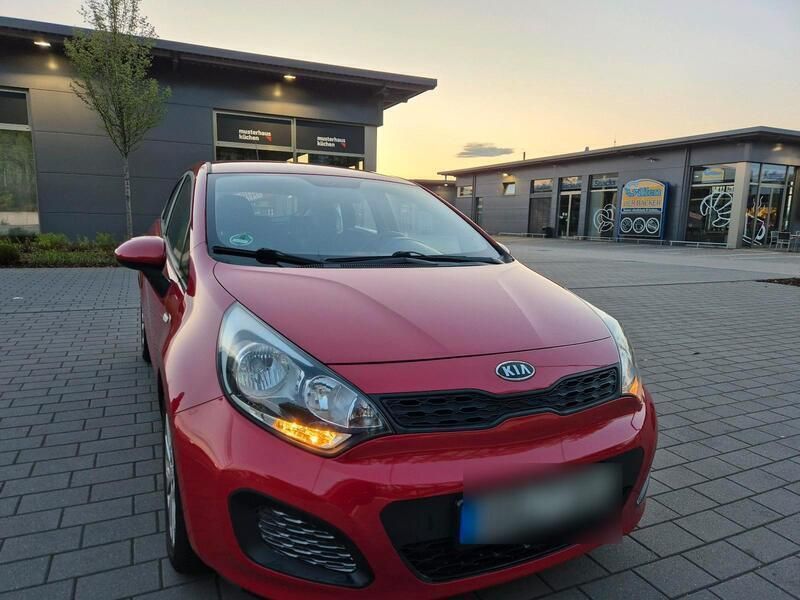 Rot Gebraucht 2011 Kia Rio 2 Kleinwagen | 4.300 € (Fairer Preis) - Bild 1/4