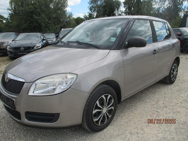 Beige Gebraucht 2010 Skoda Fabia Classic Limousine | 1.950 € (Guter Preis) - Bild 1/4