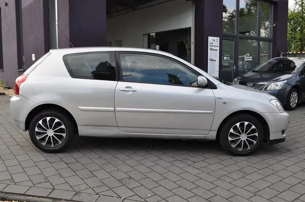 Occasion Toyota Corolla 110 ch (80 kW) 2002 Argent Citadine