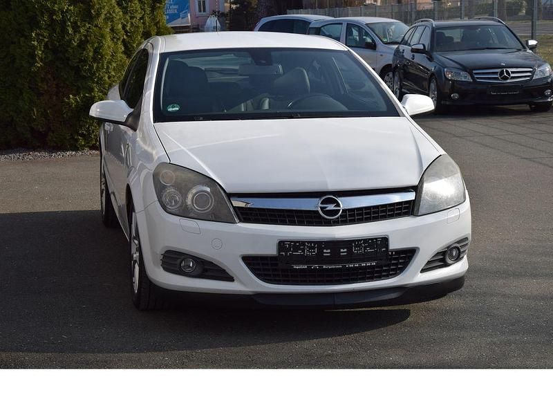 Gebraucht Opel Astra GTC Innovation 116 PS (85 kW) 2009 Weiß Coupé