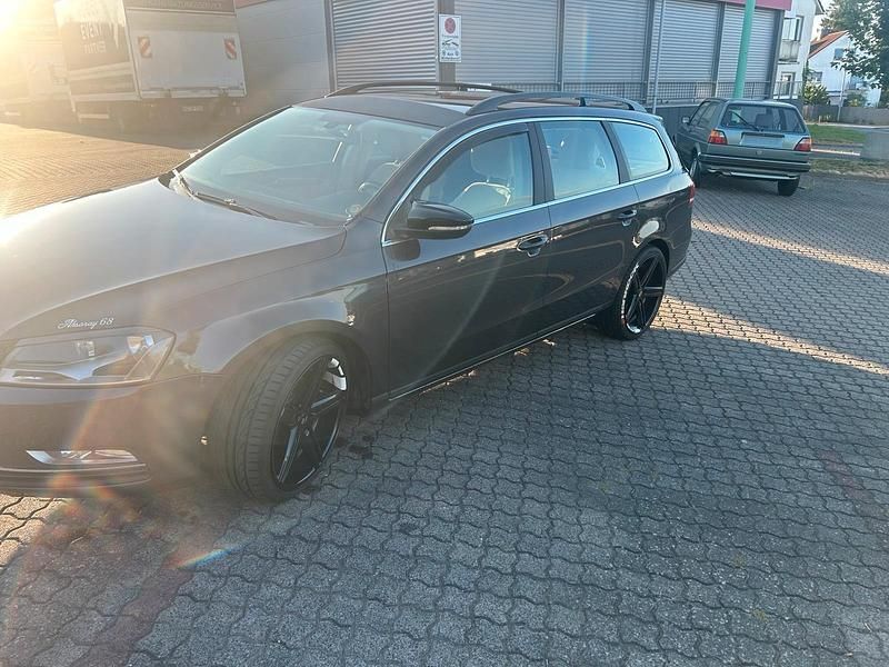 Braun Gebraucht 2011 VW Passat Kombi | 5.750 € (Guter Preis) - Bild 1/4