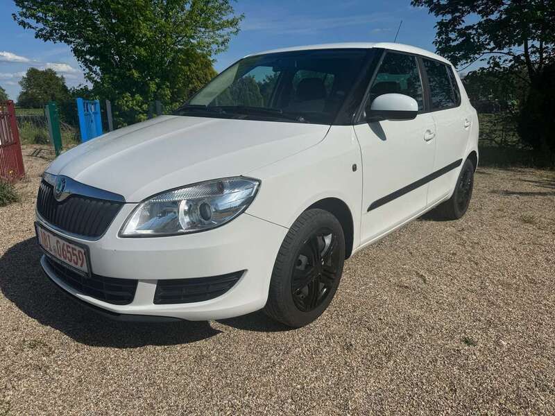 Candyweiss Gebraucht 2011 Skoda Fabia Ambiente Kleinwagen | 2.599 € (Guter Preis) - Bild 1/4