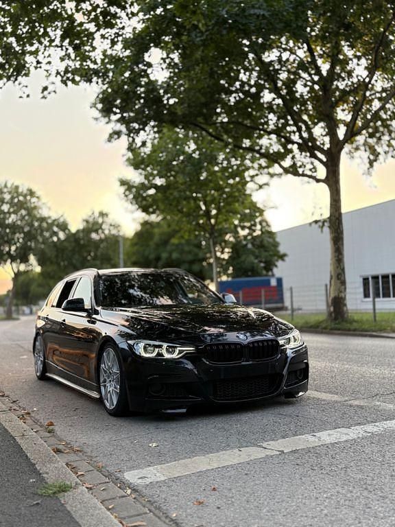 Schwarz Gebraucht 2018 BMW 318 Performance Kombi | 13.699 € (Guter Preis) - Bild 1/4