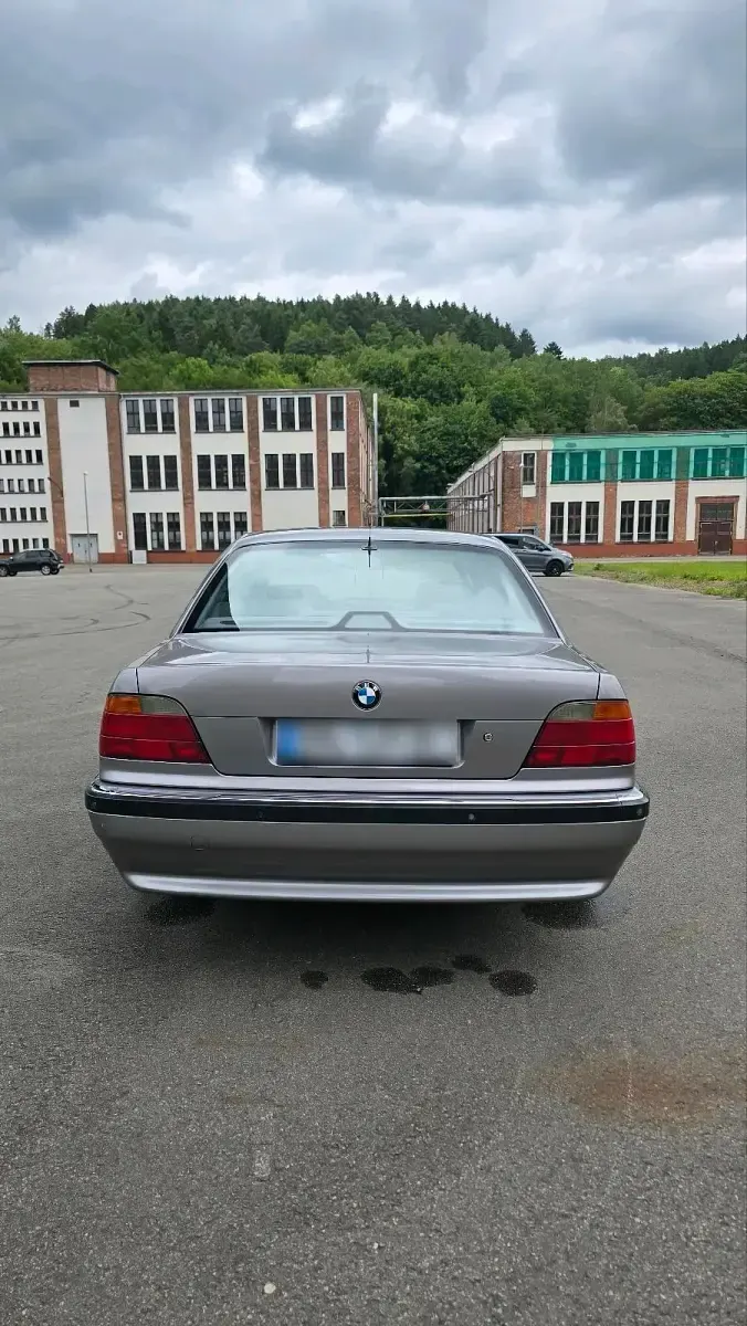 Gebraucht BMW 750 320 PS (235 kW) 1997 Silber Limousine