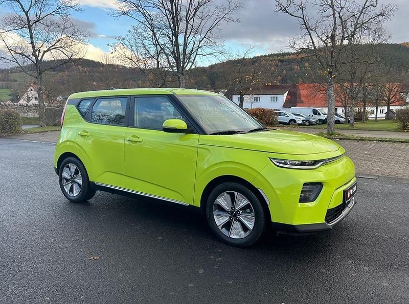 Grün Gebraucht 2022 Kia Soul EV Edition 7 SUV | 15.411 € (Guter Preis) - Bild 1/4