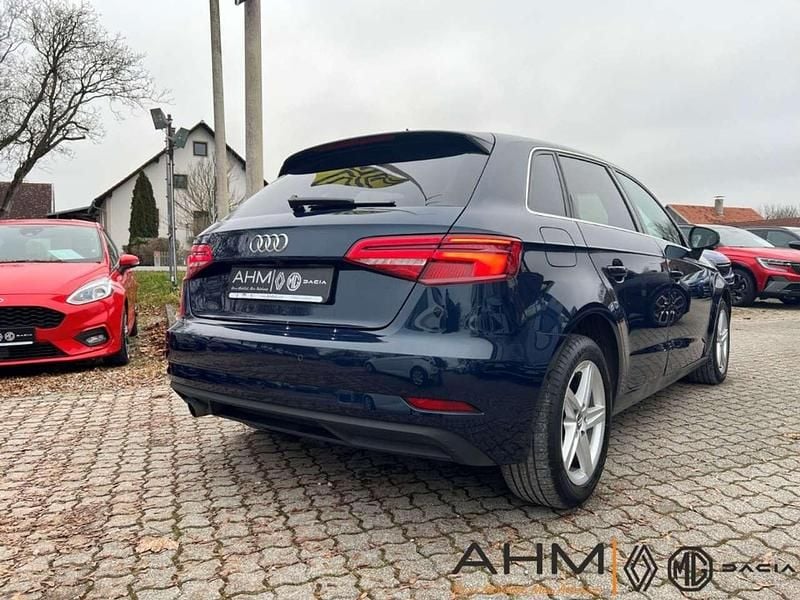 Gebraucht Audi A3 Sport 116 PS (85 kW) 2019 Kosmosblau metallic Limousine